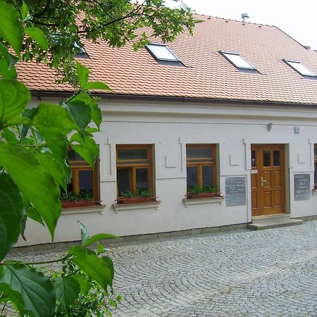 Penzion A Caferestaurant U Lavky Chrudim Exterior photo